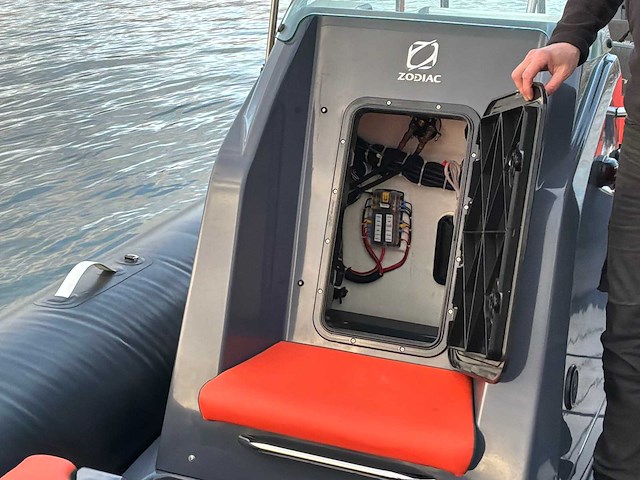 2023 zodiac medline 6.80 console & vissersboten - afbeelding 11 van  22