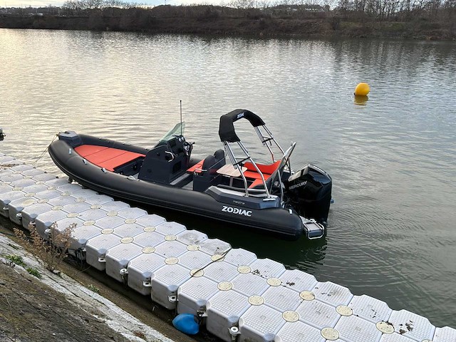 2023 zodiac medline 6.80 console & vissersboten - afbeelding 15 van  22