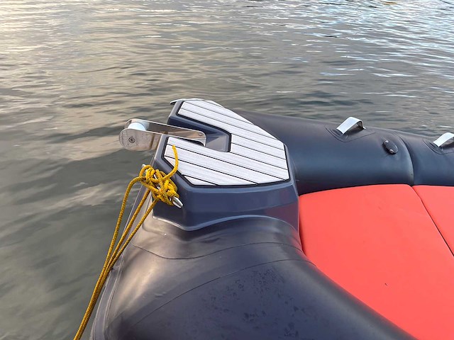 2023 zodiac medline 6.80 console & vissersboten - afbeelding 18 van  22