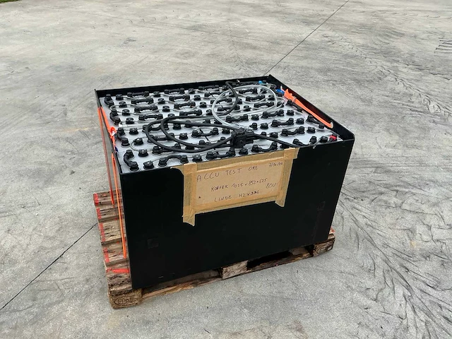 2024 battery supplies 80v accu 5pzs625b24s uit linde e25-02 h2x336 met automatische vulling - afbeelding 1 van  14