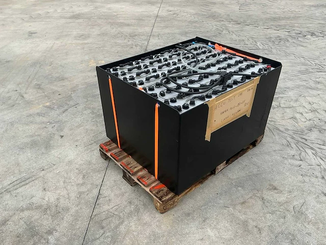 2024 battery supplies 80v accu 5pzs625b24s uit linde e25-02 h2x336 met automatische vulling - afbeelding 9 van  14