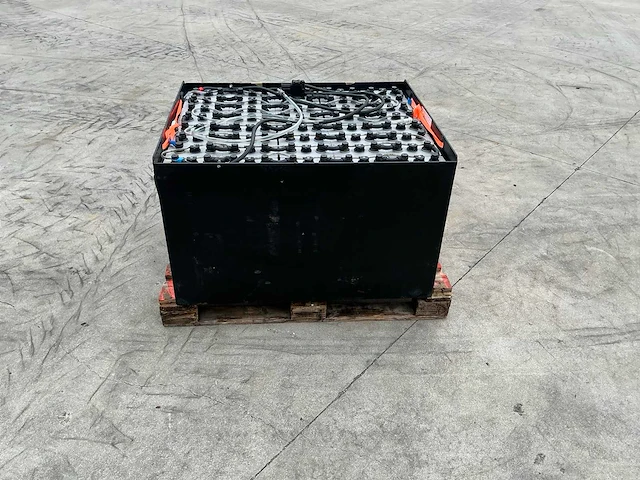 2024 battery supplies 80v accu 5pzs625b24s uit linde e25-02 h2x336 met automatische vulling - afbeelding 11 van  14