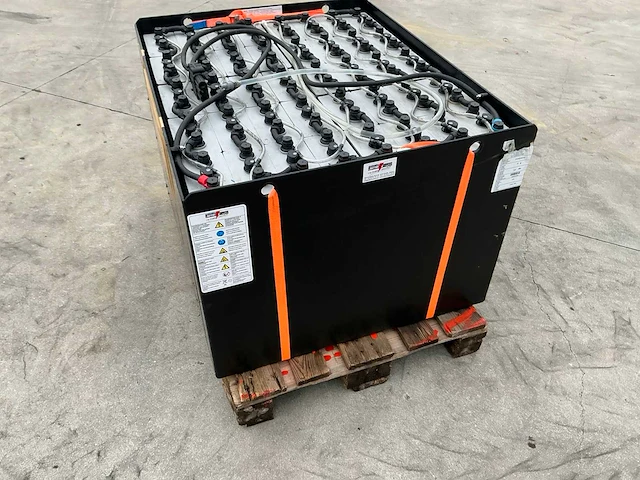 2024 battery supplies 80v accu 5pzs625b24s uit linde e25-02 h2x336 met automatische vulling - afbeelding 13 van  14