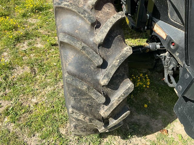 2024 case quantum 100f smalspoor- en compacttractor - afbeelding 3 van  29