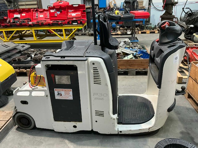 2024 fenwick linde p30 industriële trekker - afbeelding 1 van  10