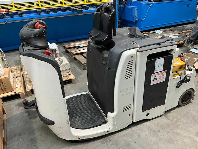 2024 fenwick linde p30 industriële trekker - afbeelding 6 van  10