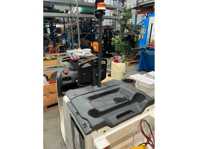 2024 fenwick linde p30 industriële trekker - afbeelding 7 van  10