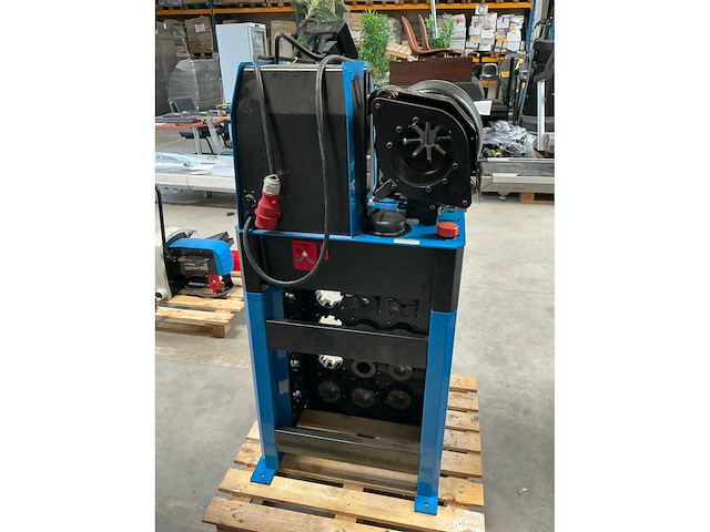 2024 finn-power p42scc20 hydraulische slangenpers - afbeelding 8 van  10