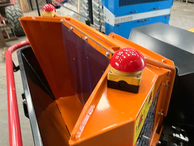 2024 först tr8d - rups-houtversnipperaar - afbeelding 9 van  24