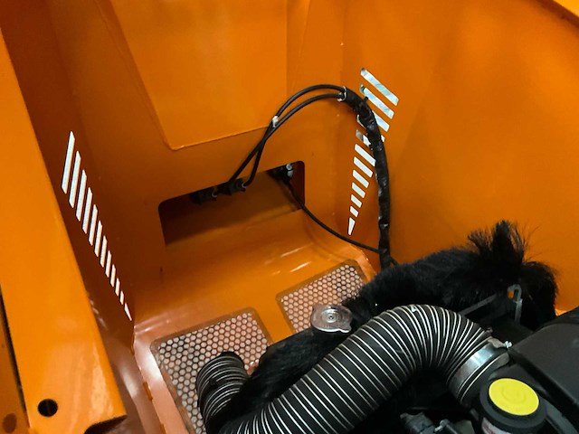 2024 först tr8d - rups-houtversnipperaar - afbeelding 18 van  24