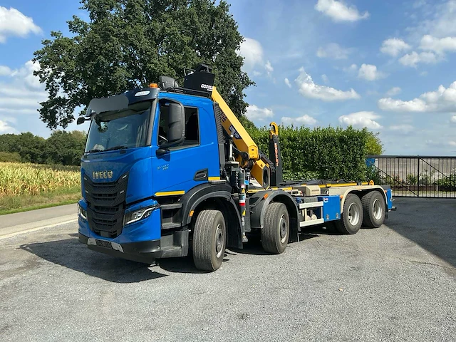 2024 iveco x-way 460 vrachtwagen met mec containerhaaksysteem en copma kraan - afbeelding 1 van  44
