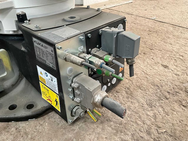 2024 kuka quantec-2 kr 210 r2700 industriële robot - afbeelding 6 van  18