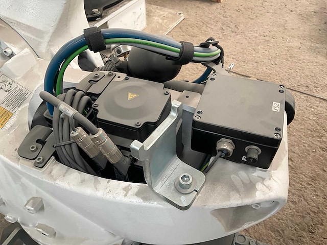 2024 kuka quantec-2 kr 210 r2700 industriële robot - afbeelding 7 van  18