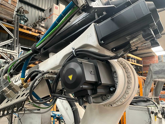 2024 kuka quantec-2 kr 210 r2700 industriële robot - afbeelding 18 van  18