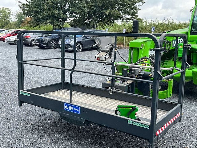 2024 merlo p40.14plus verreiker met bijhorende kooi en lier - afbeelding 78 van  78