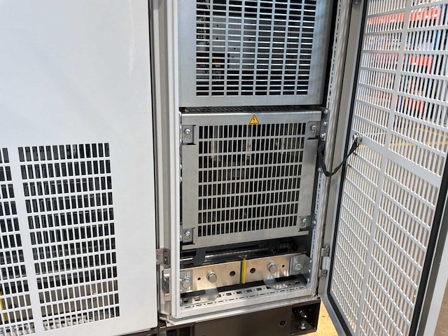 2024 siemens sinamics g150sc een 400v/160kw industriële frequentieomvormer - afbeelding 6 van  18