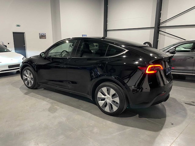 2024 tesla model y long dual range personenauto - afbeelding 12 van  17