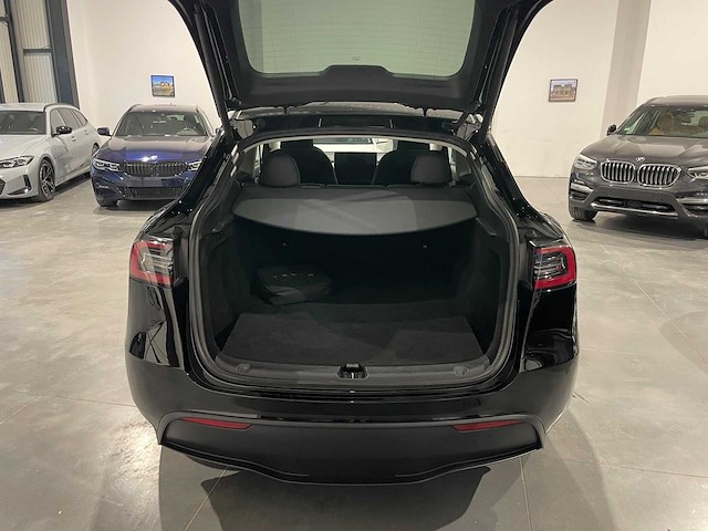 2024 tesla model y long dual range personenauto - afbeelding 15 van  17