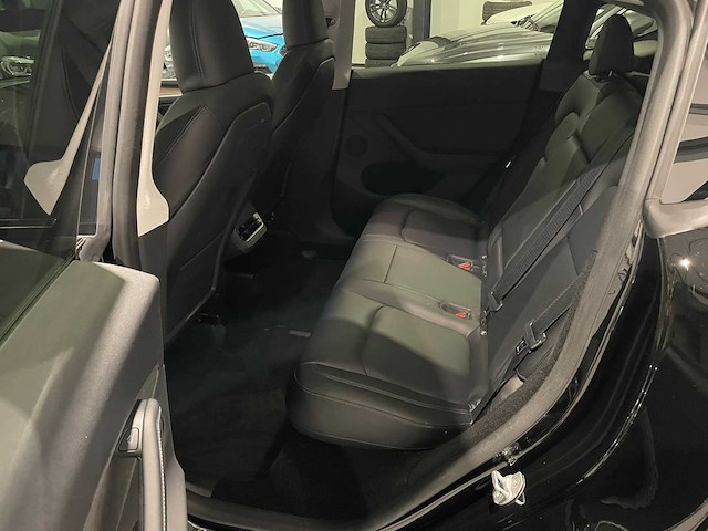 2024 tesla model y long dual range personenauto - afbeelding 17 van  17