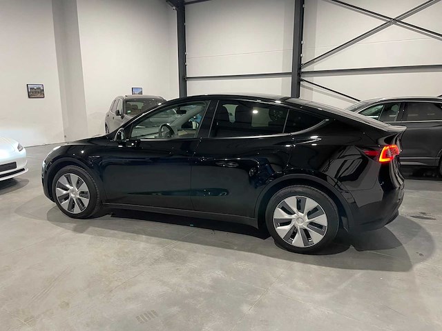 2024 tesla model y long dual range personenauto - afbeelding 11 van  17