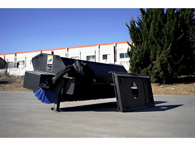 2025 - borstelmachine - afbeelding 1 van  2
