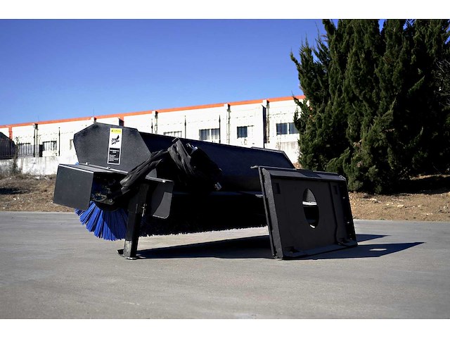 2025 - borstelmachine - afbeelding 1 van  2