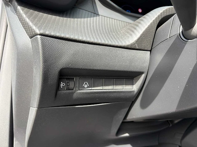 2025 - peugeot - 2008 - 1.2 puretech - 12v turbo hybrid - car - afbeelding 7 van  22