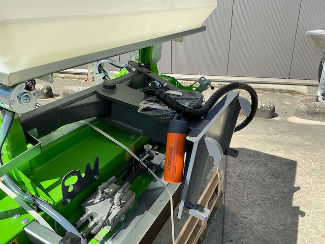 2025 bema 20 dual - 1550mm + zijborstel & watervernevelaar borstelmachine - afbeelding 3 van  3