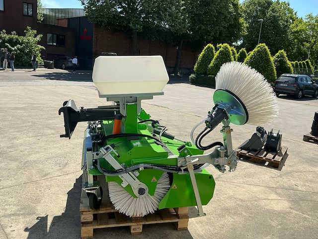 2025 bema 20 dual 1850mm + zijborstel & watervernevelaar borstelmachine - afbeelding 7 van  10