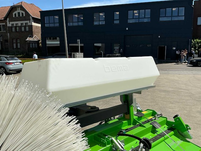 2025 bema 20 dual 1850mm + zijborstel & watervernevelaar borstelmachine - afbeelding 9 van  10