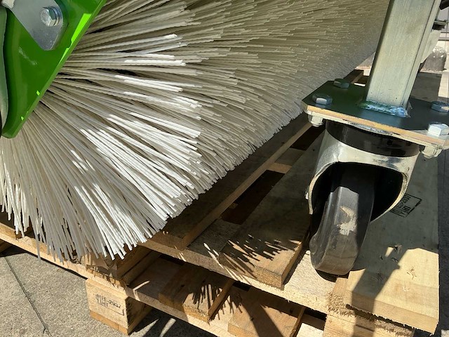 2025 bema 20 dual 1850mm + zijborstel & watervernevelaar borstelmachine - afbeelding 10 van  10