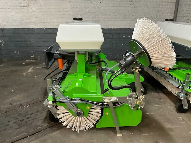 2025 bema 20 dual 2050mm met zijborstel en watervernevelaar borstemachine - afbeelding 4 van  9