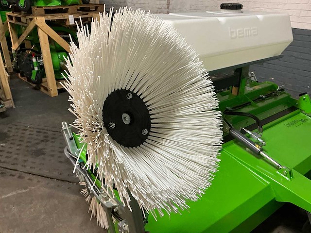 2025 bema 20 dual 2050mm met zijborstel en watervernevelaar borstemachine - afbeelding 5 van  9