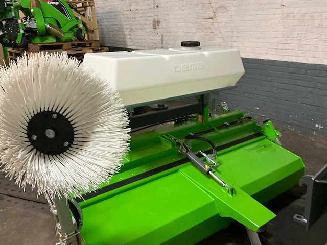 2025 bema 20 dual 2050mm met zijborstel en watervernevelaar borstemachine - afbeelding 6 van  9