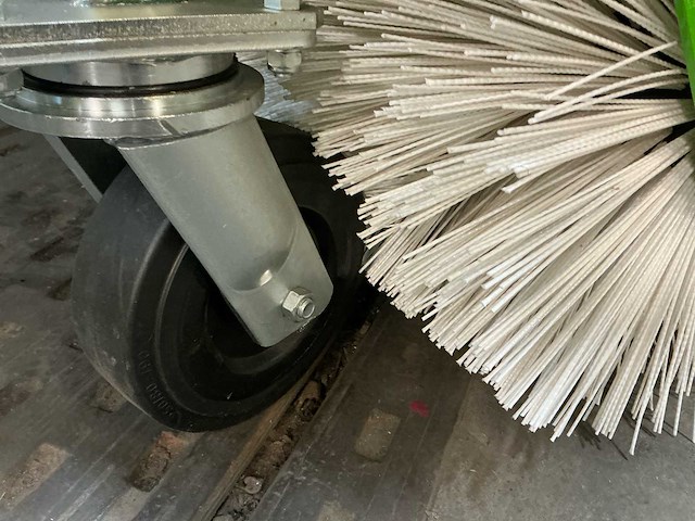 2025 bema 20 dual 2050mm met zijborstel en watervernevelaar borstemachine - afbeelding 7 van  9