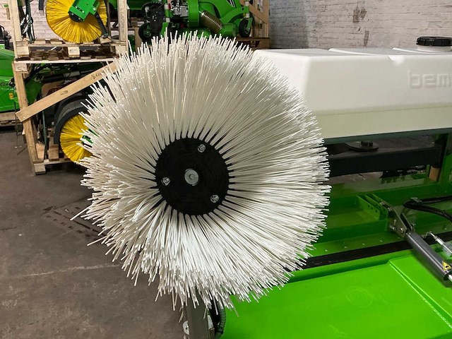 2025 bema 20 dual met zijborstel & watervernevelaar bortstelmachine - afbeelding 9 van  9