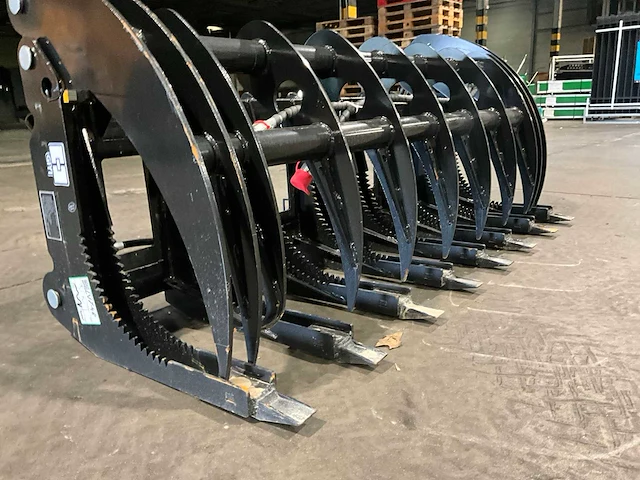 2025 curved log grabber clg72 graafbak schranklader - afbeelding 2 van  11