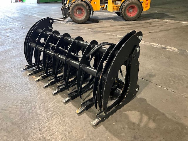 2025 curved log grabber clg72 graafbak schranklader - afbeelding 2 van  3