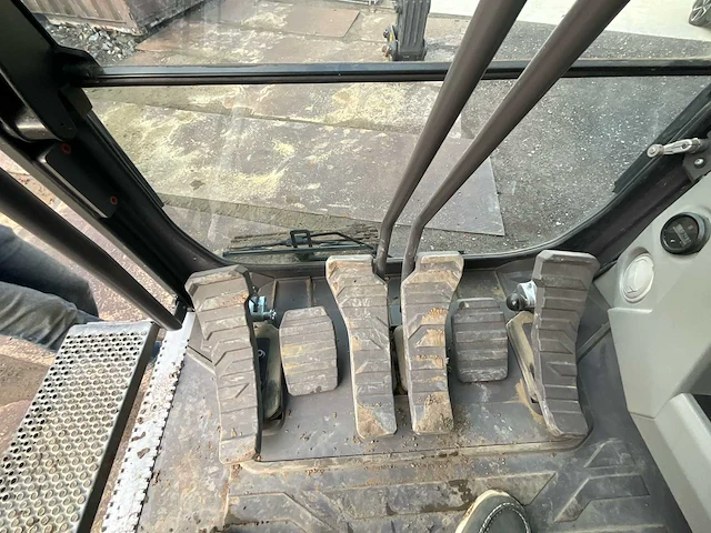 2025 excavator rupsgraafmachine - afbeelding 18 van  52