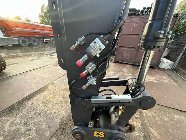 2025 excavator rupsgraafmachine - afbeelding 27 van  52