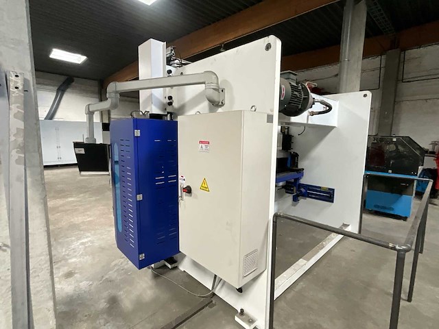 2025 metaleen we67k-160t/3200 cnc hydraulische kantpers. - afbeelding 15 van  19