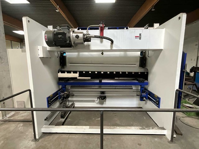 2025 metaleen we67k-160t/3200 cnc hydraulische kantpers. - afbeelding 16 van  19