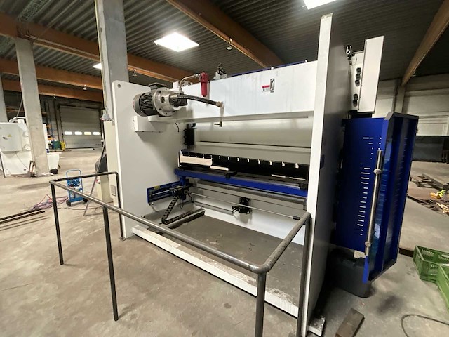 2025 metaleen we67k-160t/3200 cnc hydraulische kantpers. - afbeelding 17 van  19