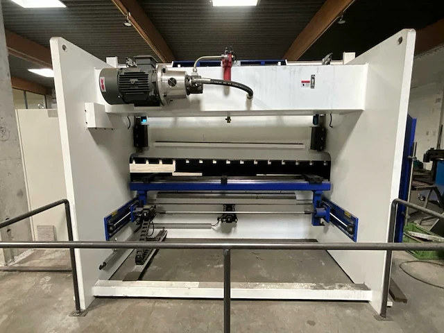 2025 metaleen we67k-160t/3200 cnc hydraulische kantpers. - afbeelding 16 van  19