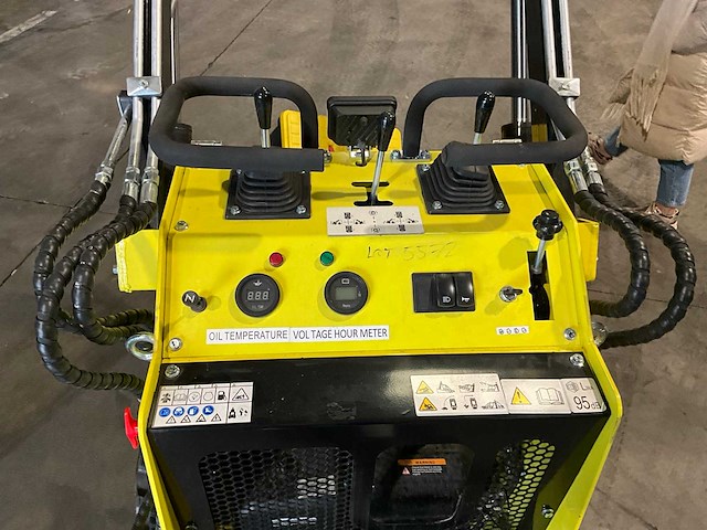 2025 skid steer loader mps330 rupsdumper - afbeelding 4 van  17