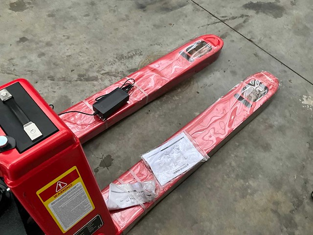 2025 stapelaar electrisch 2 ton - ongebruikt - lithium - afbeelding 8 van  11