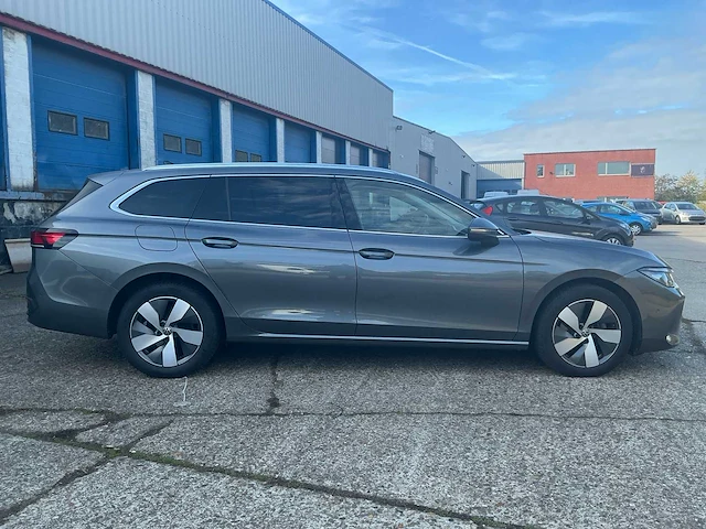 2025 volkswagen passat variant personenauto - afbeelding 25 van  28