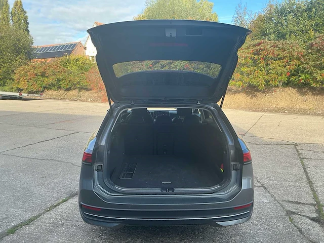 2025 volkswagen passat variant personenauto - afbeelding 17 van  28