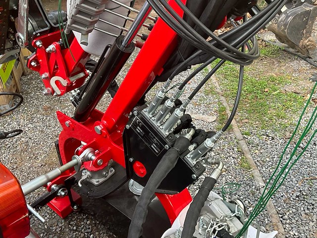 2025 vst fieldtrac 180d 4wd minitractor met voorlader en bel-agro hrts130 schijveneg - afbeelding 10 van  26