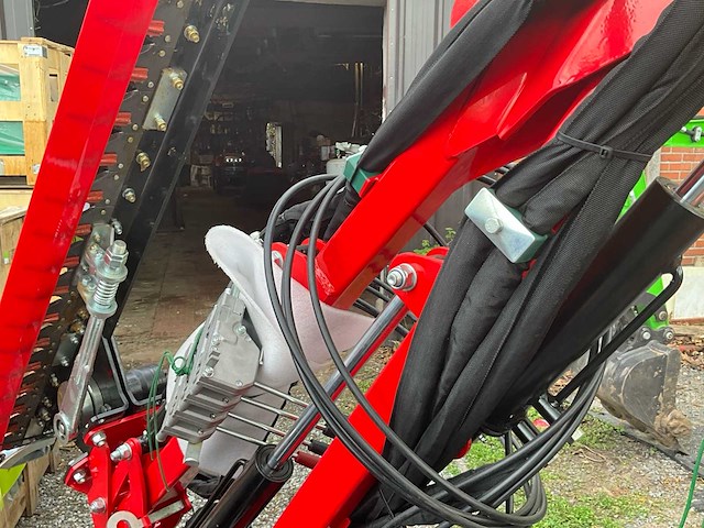 2025 vst fieldtrac 180d 4wd minitractor met voorlader en bel-agro hrts130 schijveneg - afbeelding 11 van  26